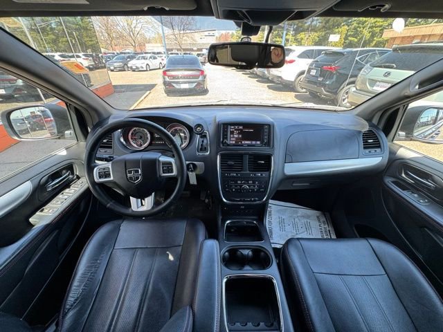 Used 2016 Dodge Grand Caravan R/T w/ Safety Sphere Group FWD image 18