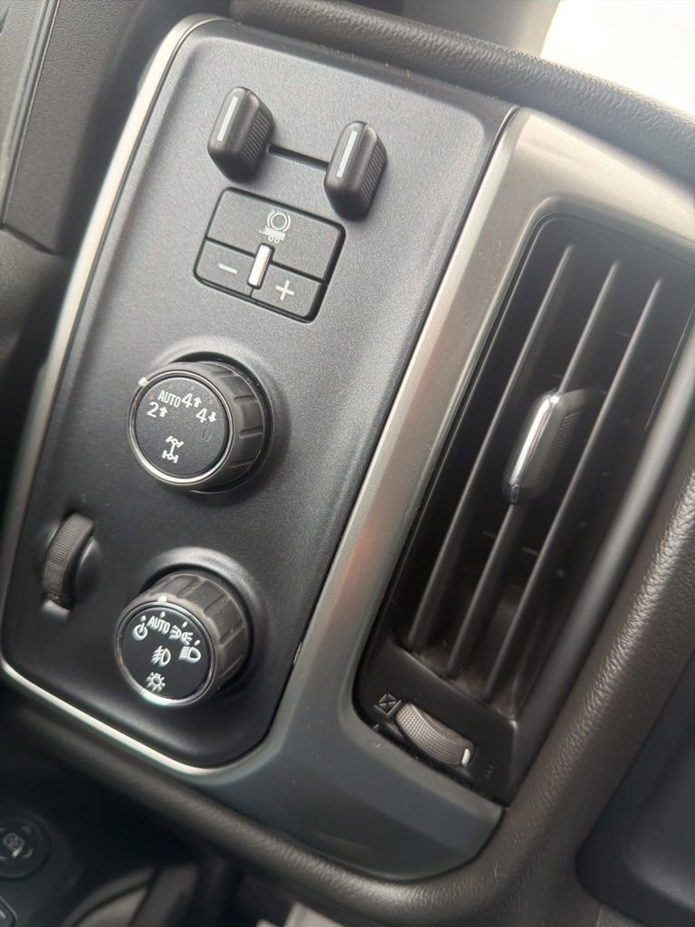 Used 2018 Chevrolet Silverado 1500 LT w/ All Star Edition image 17