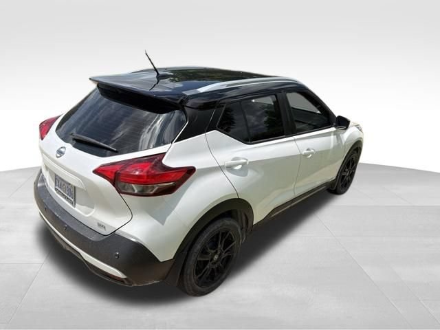 Used 2020 Nissan Kicks SR w/ SR Premium Package FWD image 3
