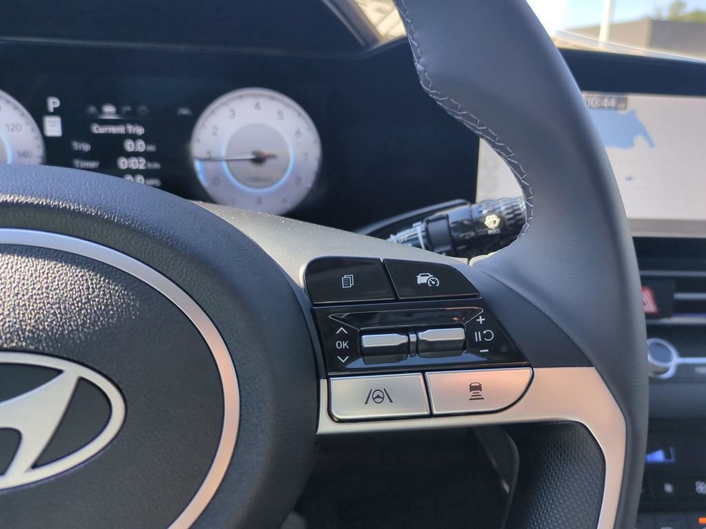 New 2026 Hyundai Elantra Limited FWD image 32