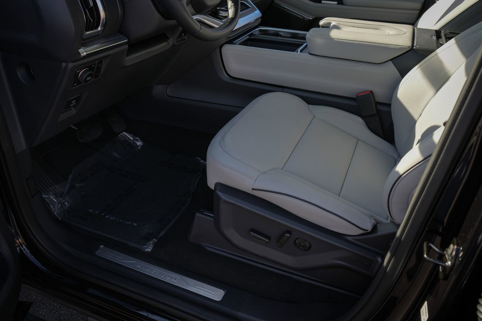 New 2026 Ford Expedition Platinum w/ Platinum Ultimate Package AWD/4WD image 28