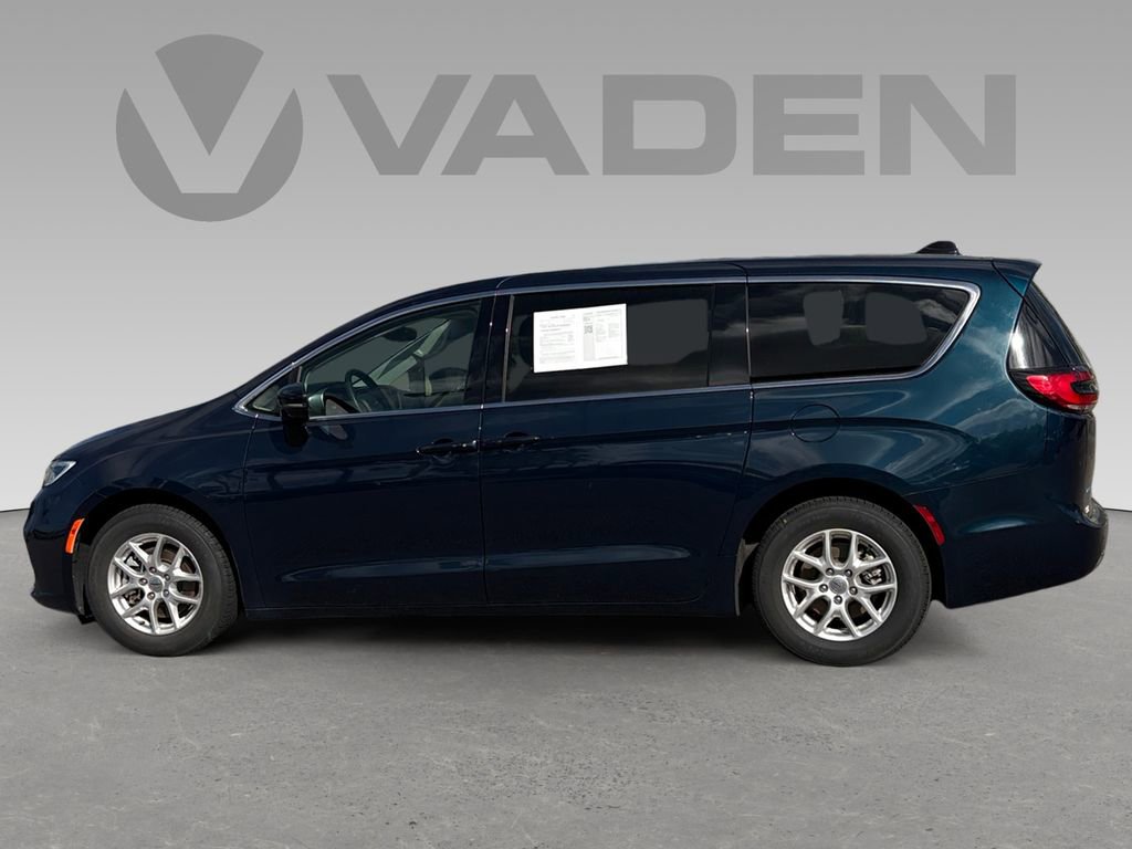 Used 2024 Chrysler Pacifica Touring-L image 8