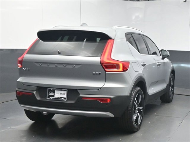Used 2025 Volvo XC40 B5 Core image 7