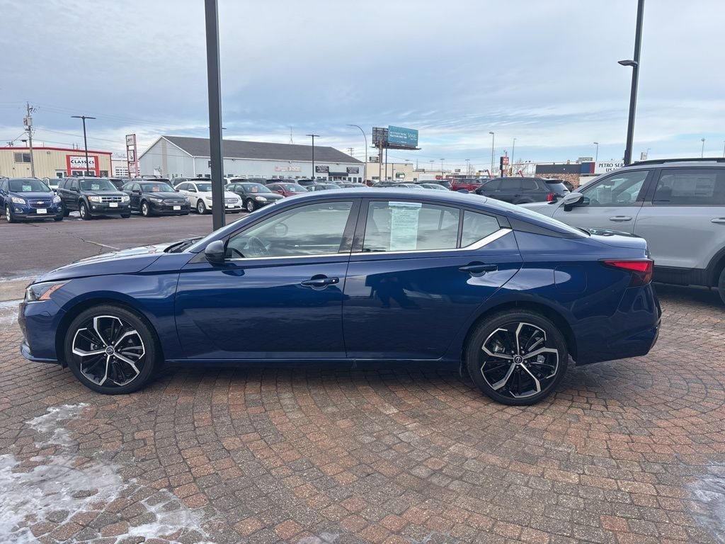 Used 2024 Nissan Altima 2.5 SR AWD/4WD image 8
