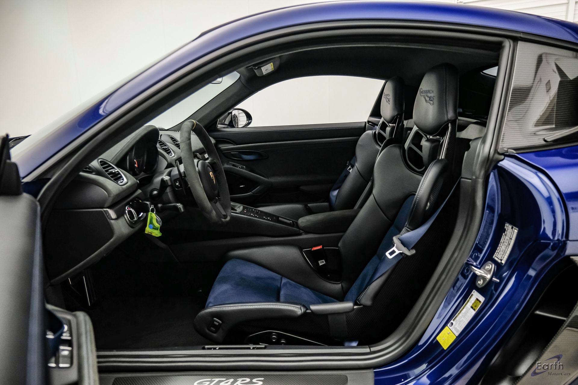 Used 2025 Porsche 718 Cayman GT4 RS RWD image 46