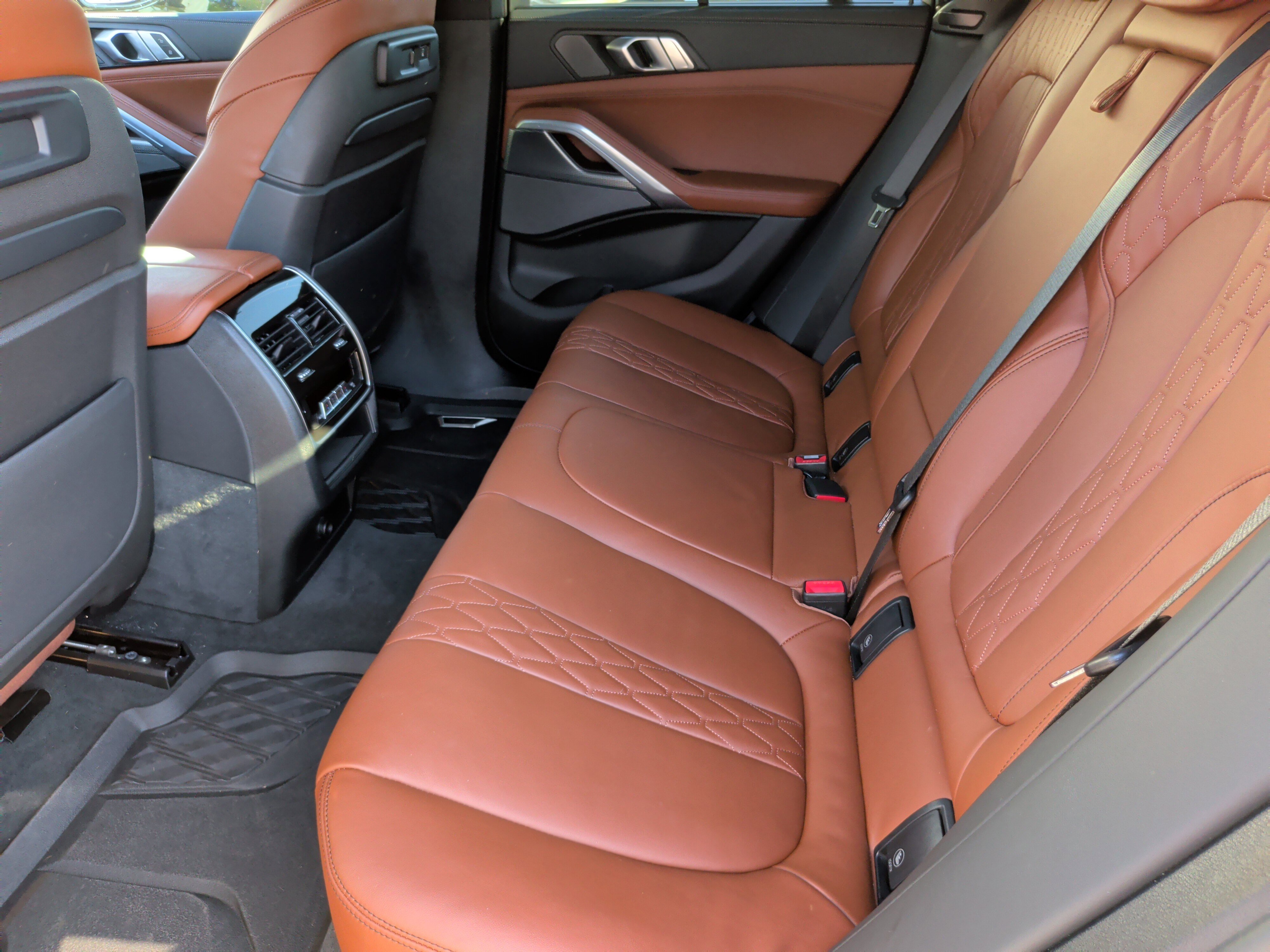 Certified 2023 BMW X6 M50i w/ Executive Package image 37