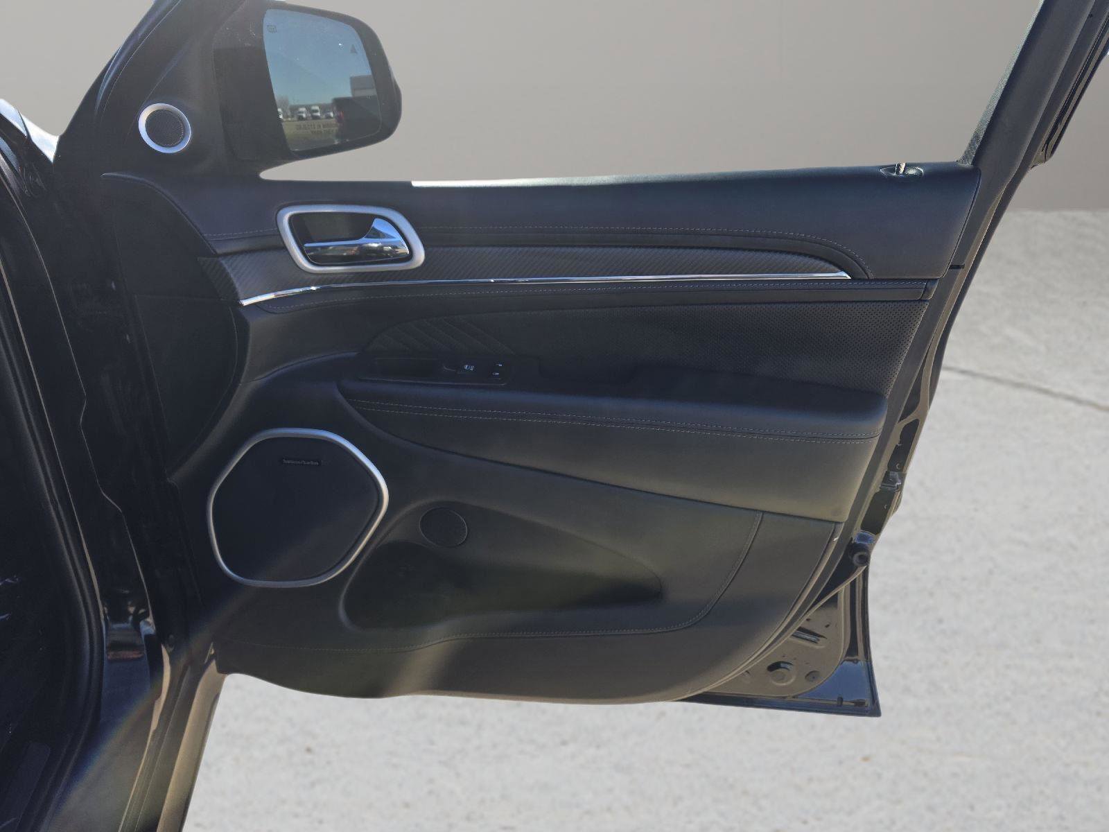 Used 2018 Jeep Grand Cherokee SRT image 33