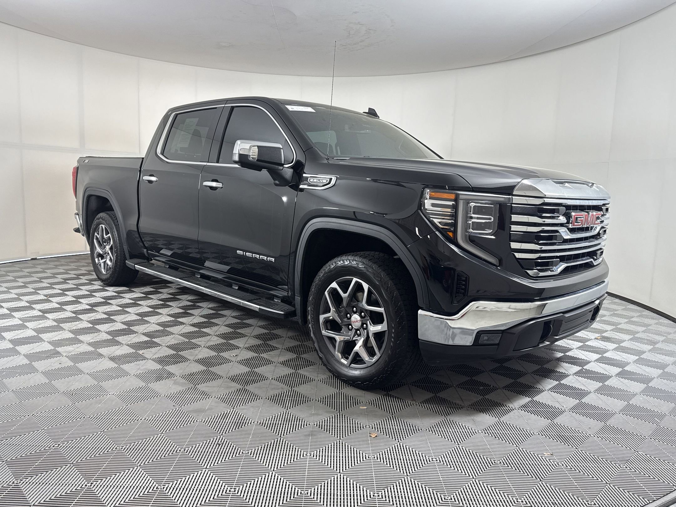 Used 2023 GMC Sierra 1500 SLT w/ SLT Premium Package image 8