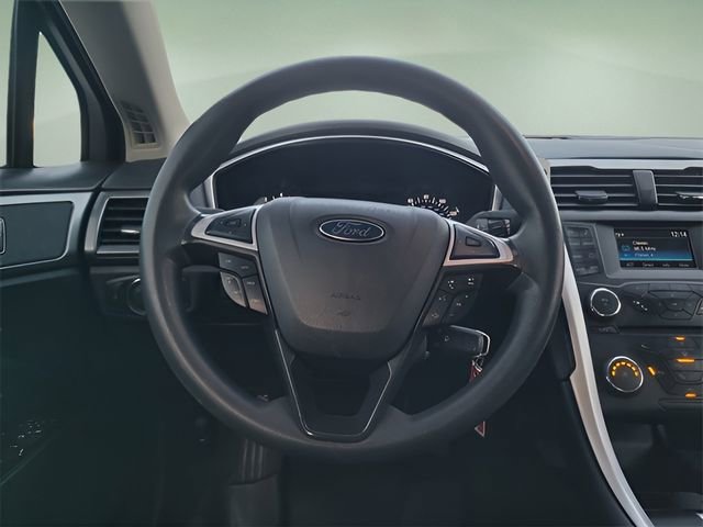Used 2016 Ford Fusion SE FWD image 12