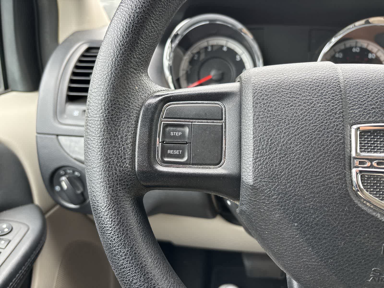 Used 2014 Dodge Grand Caravan SXT FWD image 9