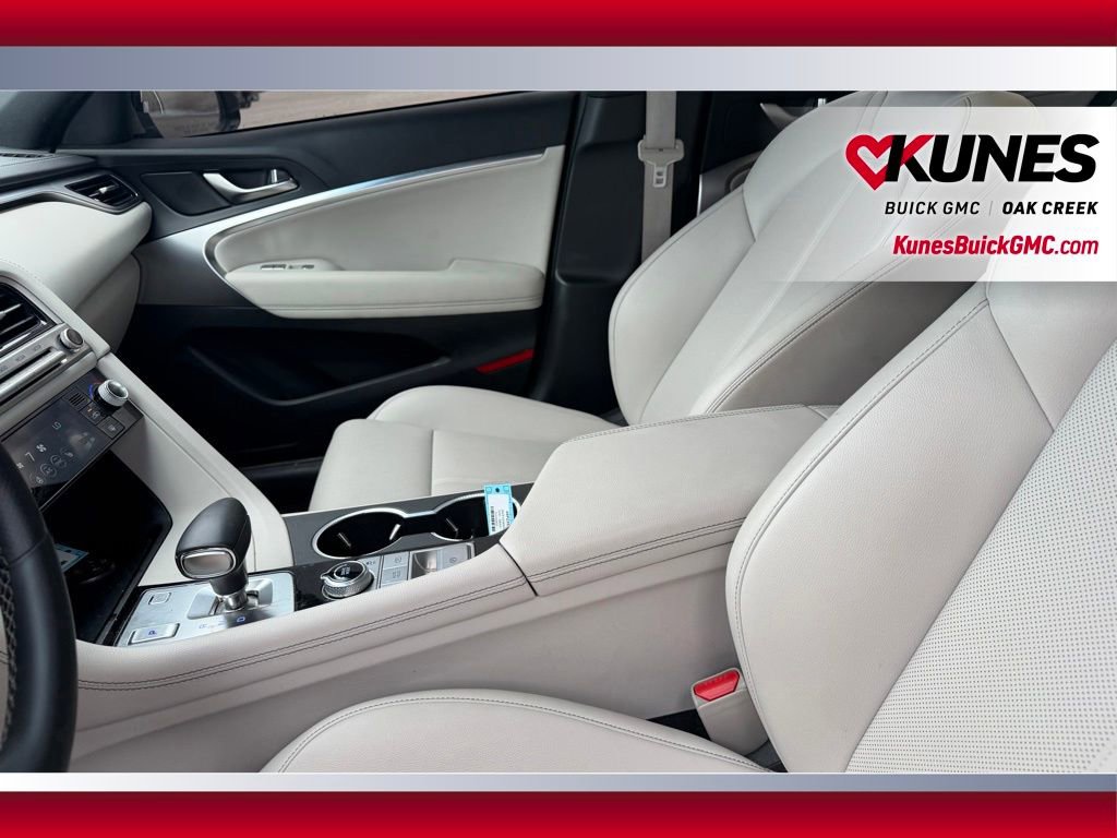 Used 2025 Genesis G70 2.5T AWD/4WD image 8