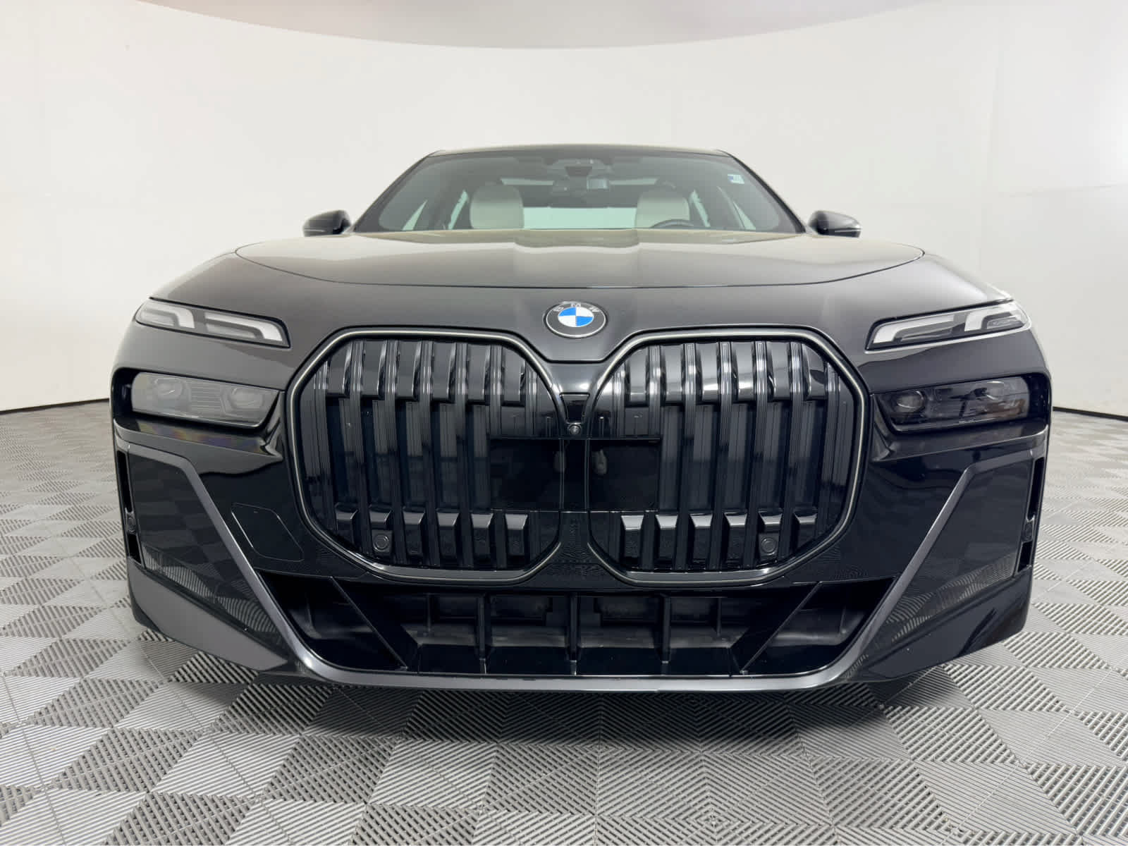 Used 2025 BMW 760i xDrive AWD/4WD image 8