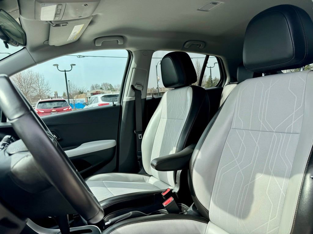 Used 2020 Chevrolet Trax LT w/ Driver Confidence Package image 17