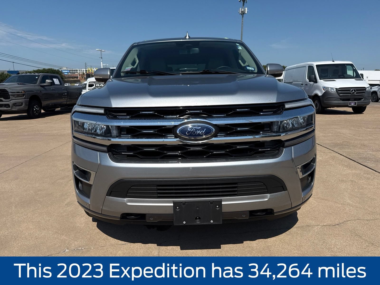 Used 2023 Ford Expedition Limited AWD/4WD image 2