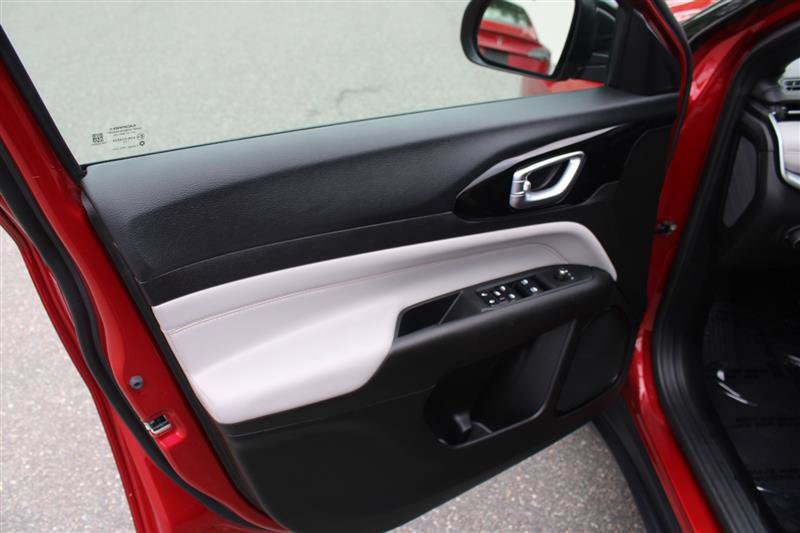Used 2025 Jeep Compass Limited AWD/4WD image 11