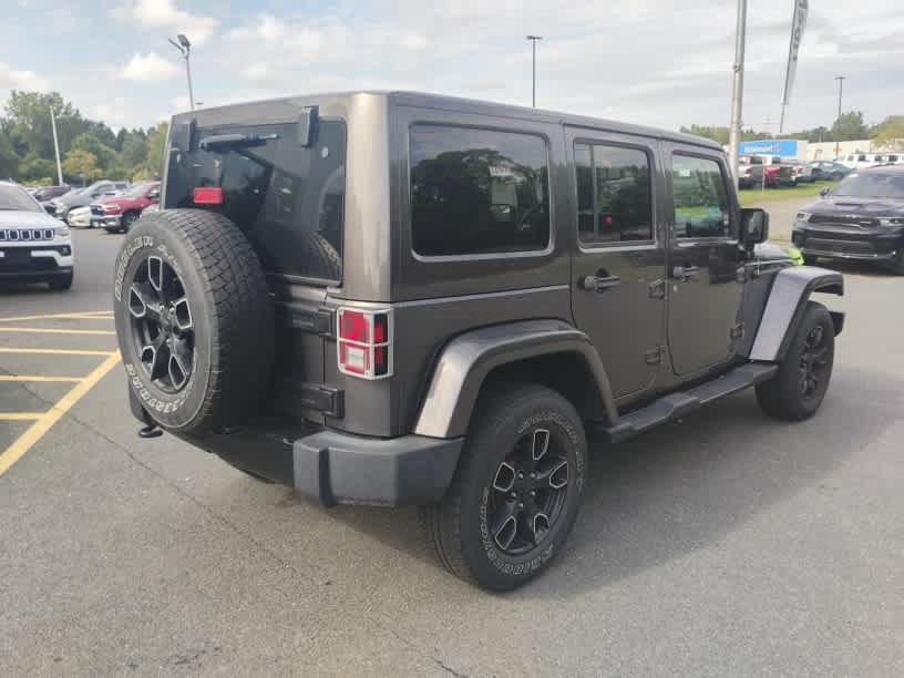Used 2017 Jeep Wrangler Unlimited Sahara AWD/4WD image 4