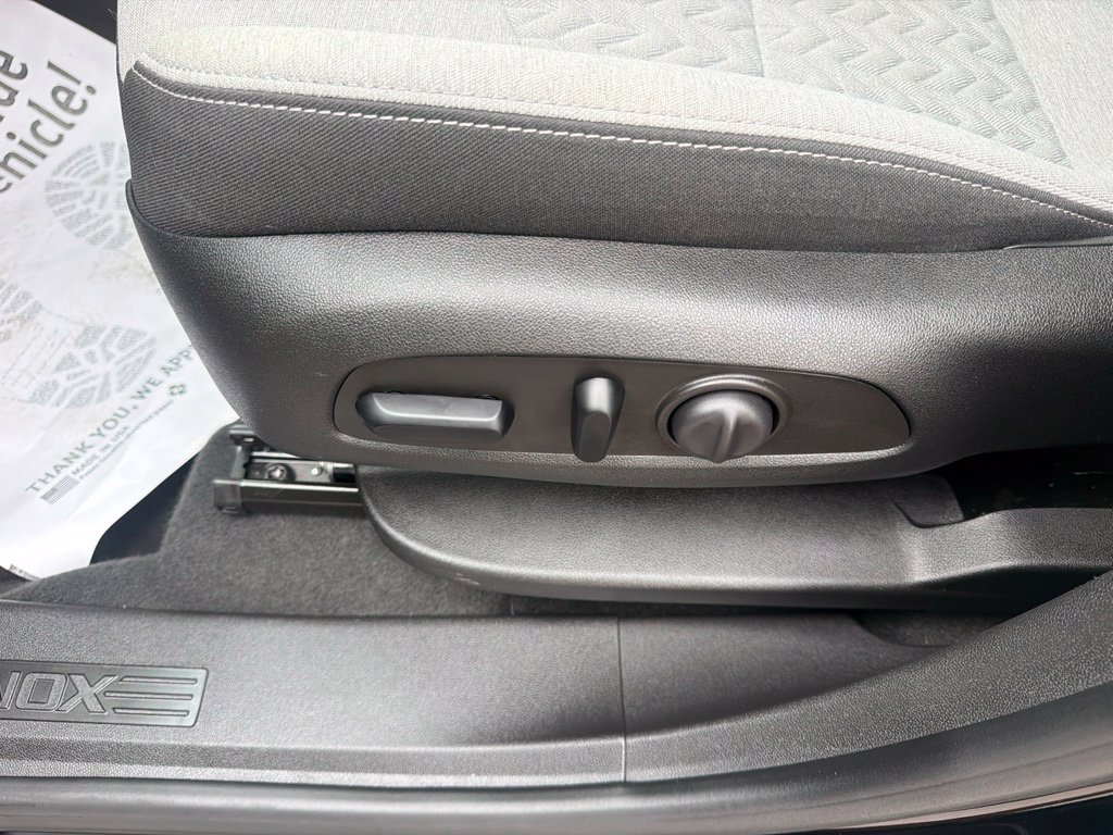 Used 2023 Chevrolet Equinox LT w/ Driver Convenience Package FWD image 29