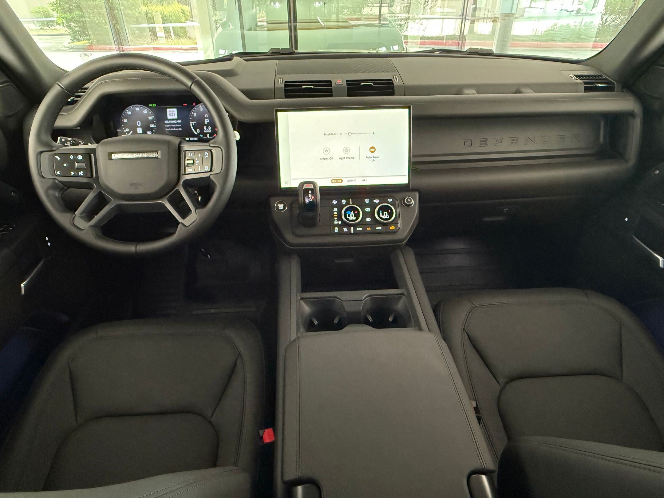 Used 2026 Land Rover Defender 130 X-Dynamic SE AWD/4WD image 15