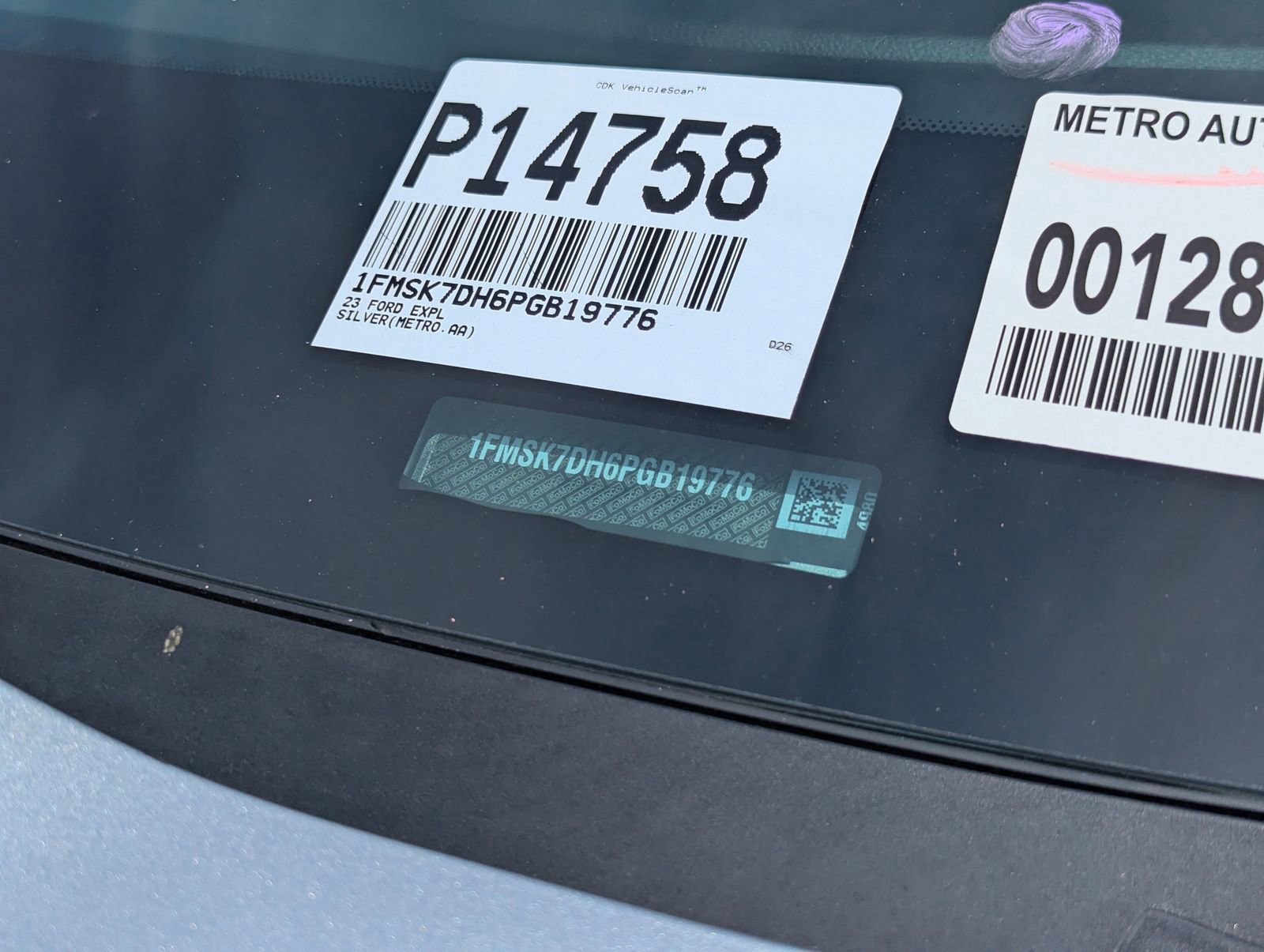 Used 2023 Ford Explorer XLT w/ Equipment Group 202A RWD image 5