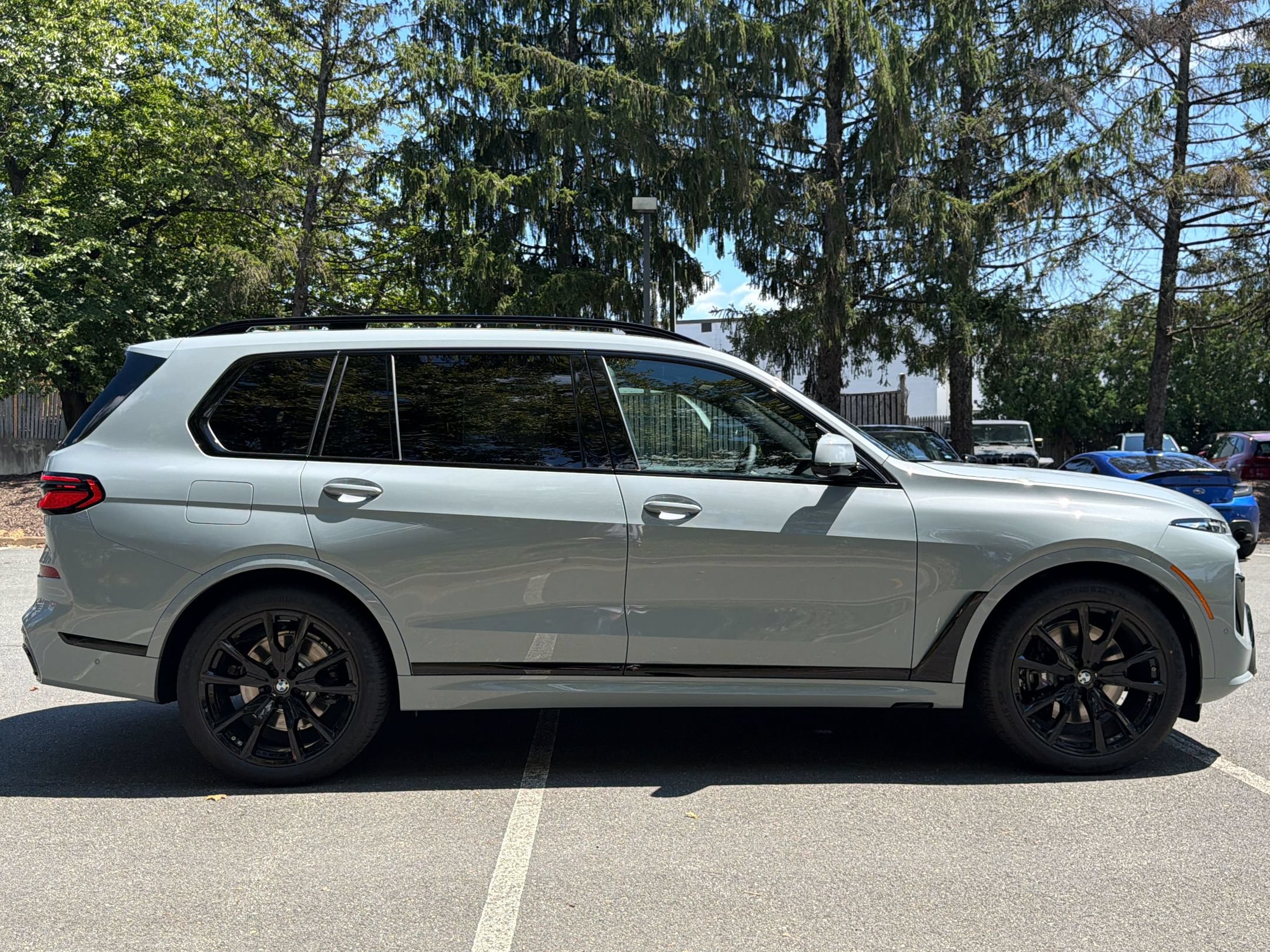 Used 2027 BMW X7 xDrive40i w/ M Sport Package AWD/4WD image 8