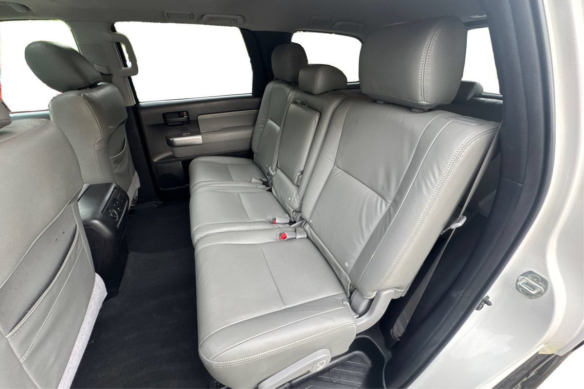Used 2019 Toyota Sequoia SR5 AWD/4WD image 39
