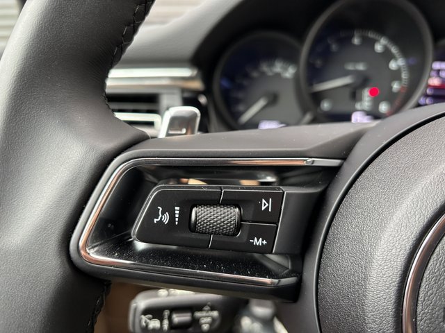 Certified 2025 Porsche Macan image 15