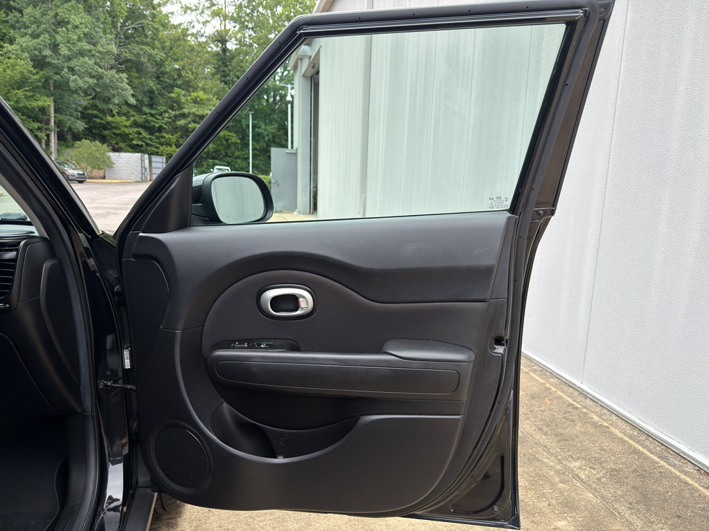 Used 2017 Kia Soul FWD image 19