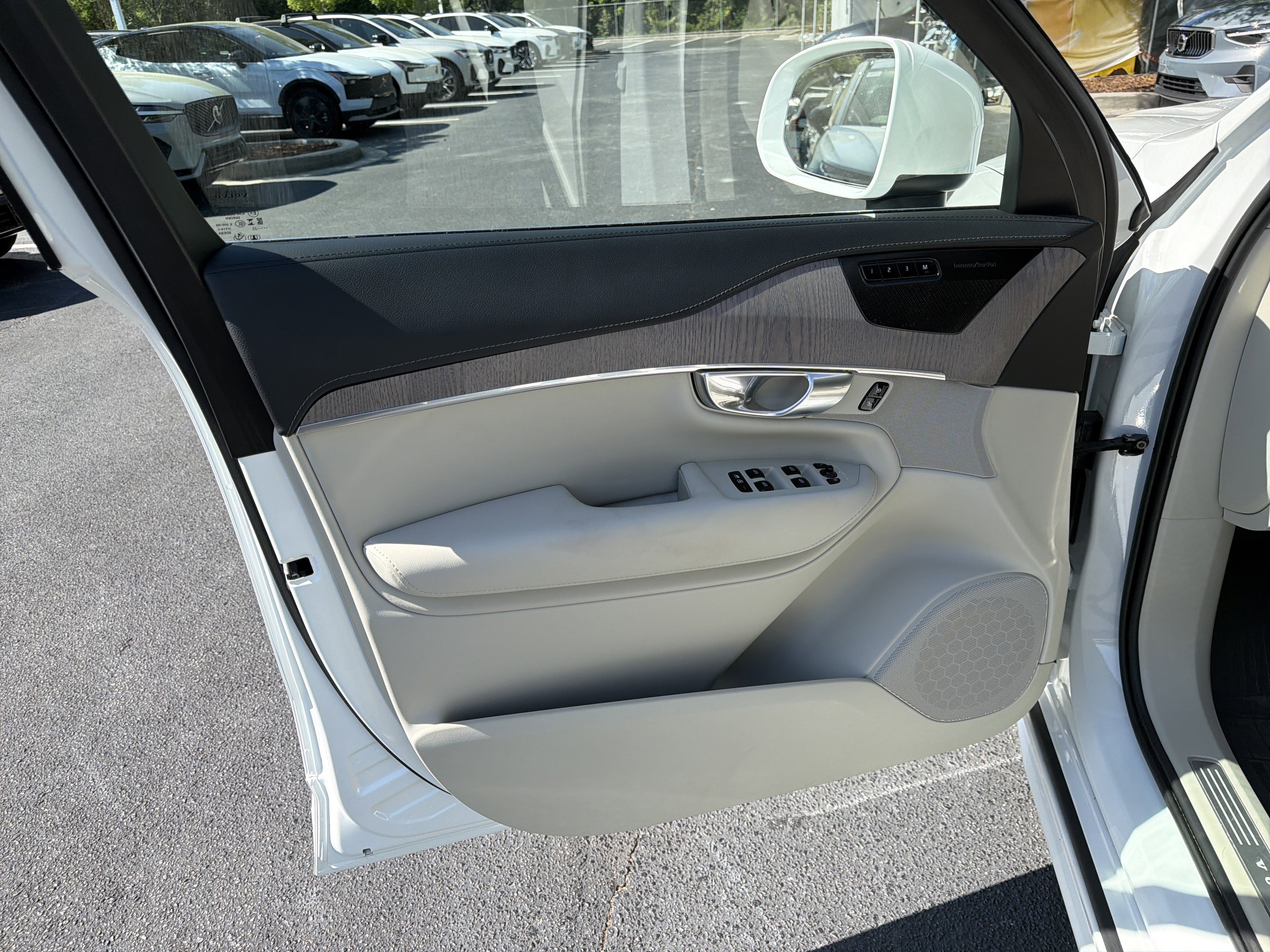 Certified 2023 Volvo XC90 B6 Ultimate image 14