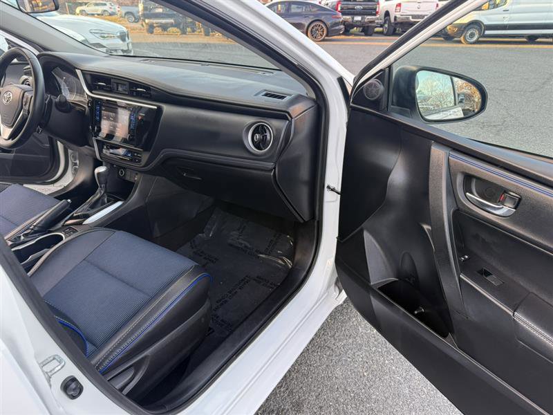 Used 2017 Toyota Corolla SE image 11