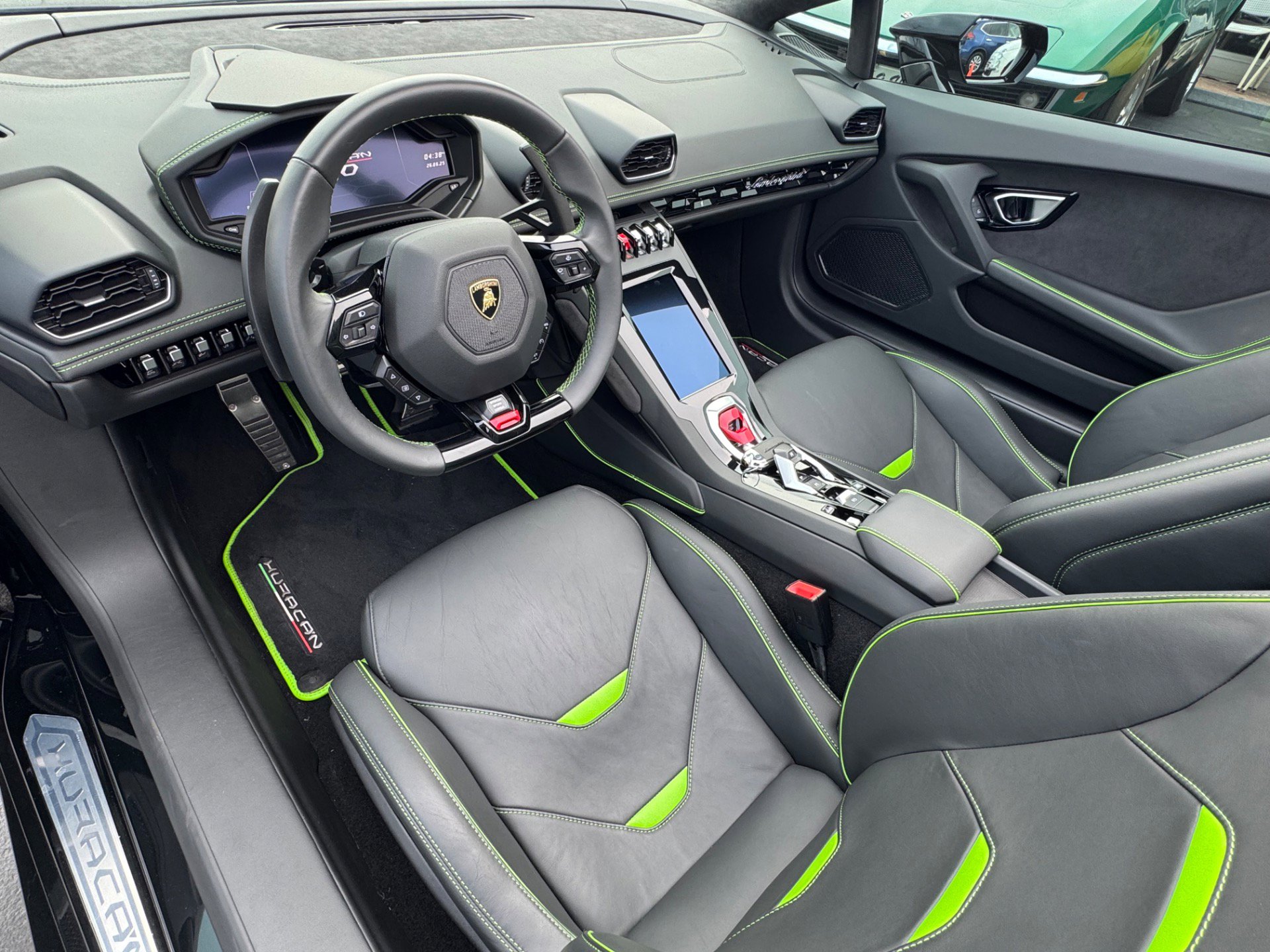 Used 2020 Lamborghini Huracan EVO image 3