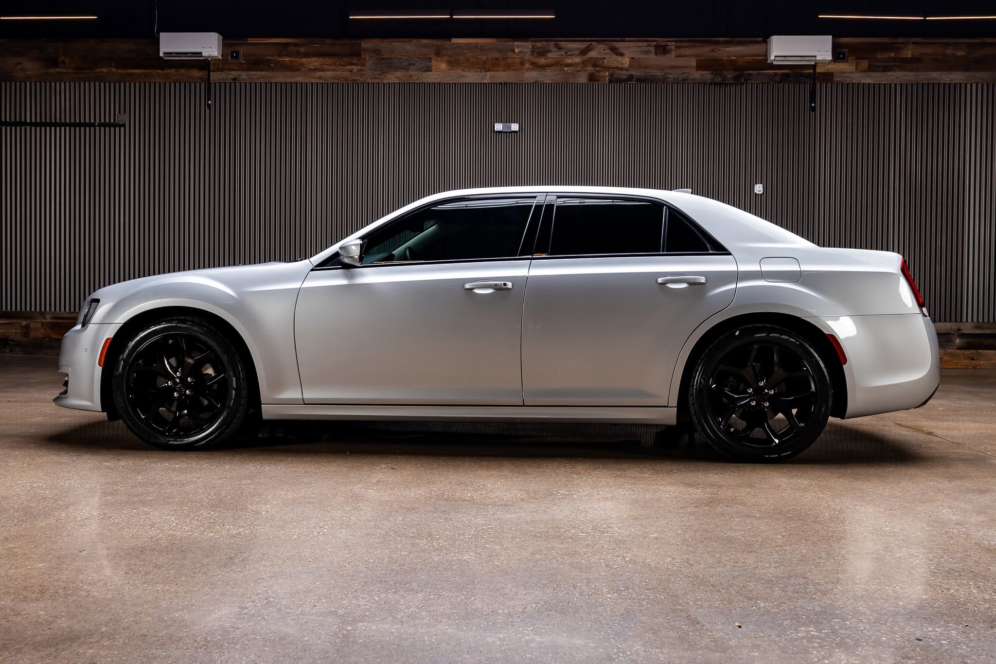 Used 2023 Chrysler 300 Touring L w/ Comfort Group RWD image 5