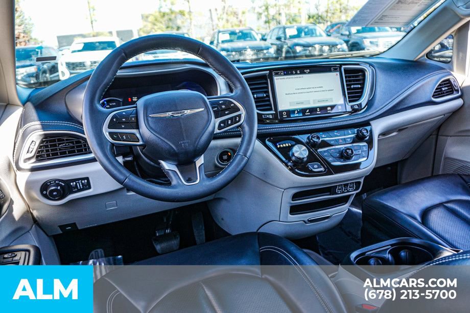 Used 2023 Chrysler Pacifica Touring-L image 29
