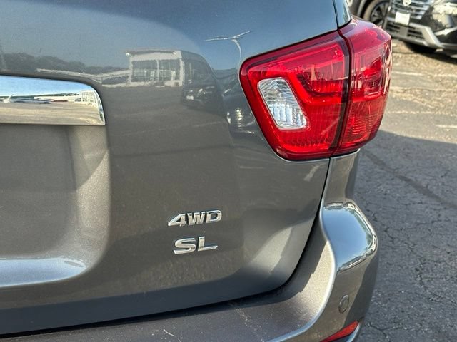 Used 2019 Nissan Pathfinder SL AWD/4WD image 12