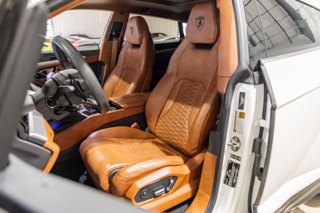 Used 2022 Lamborghini Urus AWD/4WD image 10