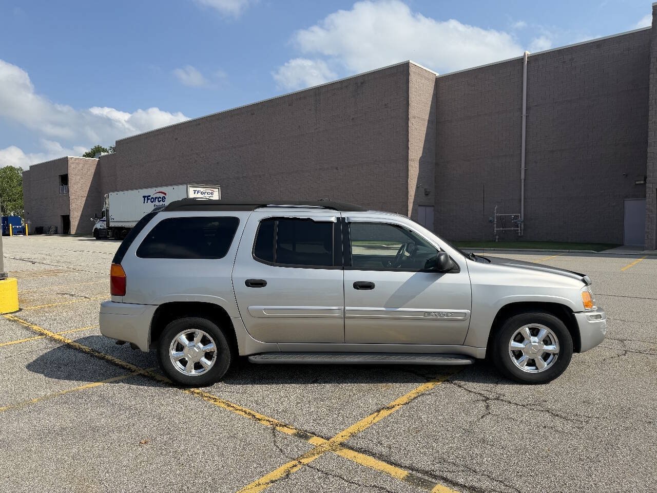Used 2004 GMC Envoy XL SLE AWD/4WD image 5