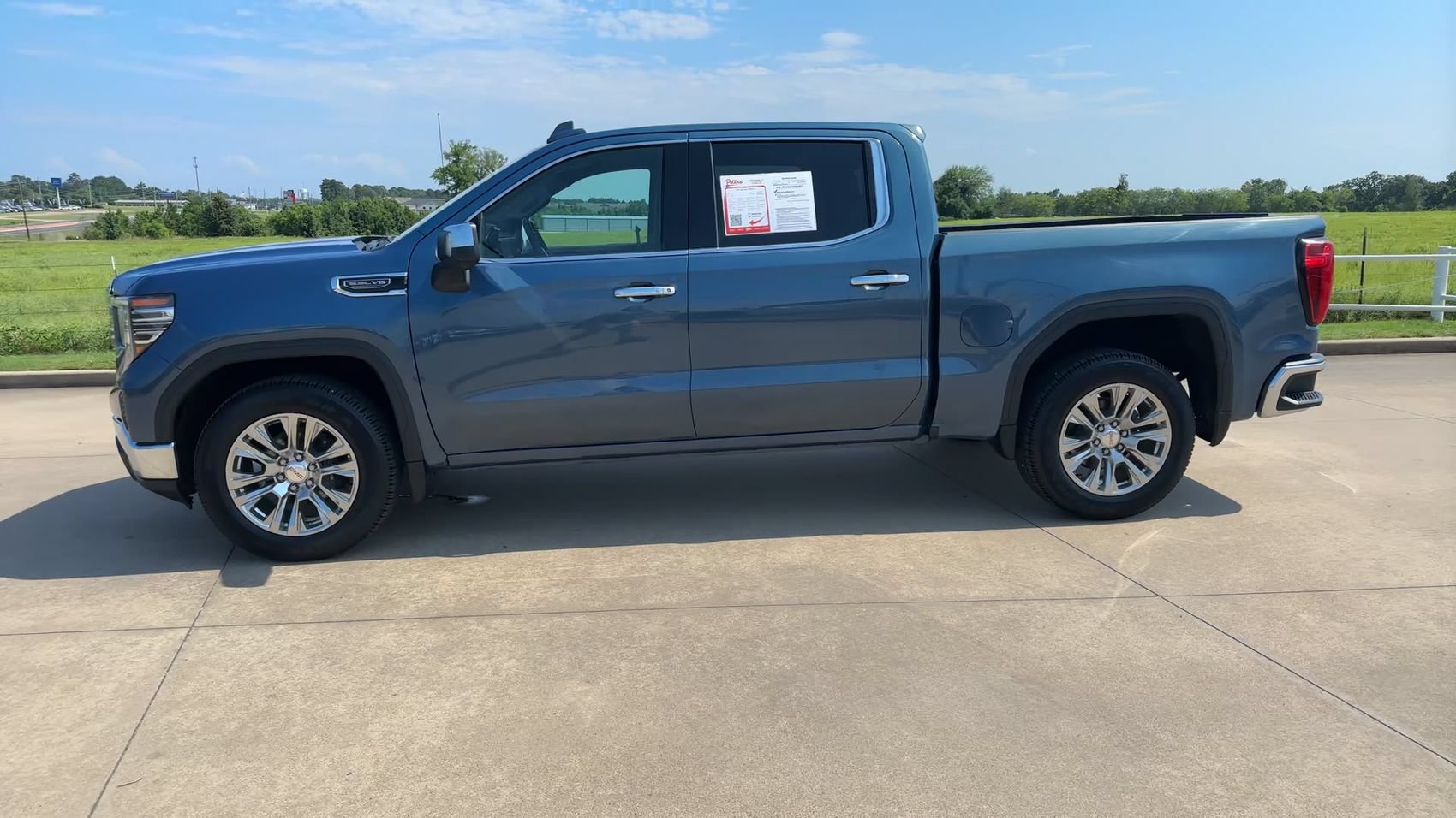 Used 2024 GMC Sierra 1500 SLT AWD/4WD image 5