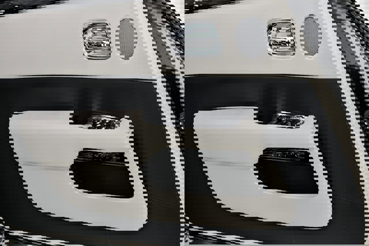 Used 2019 Rolls-Royce Wraith image 18