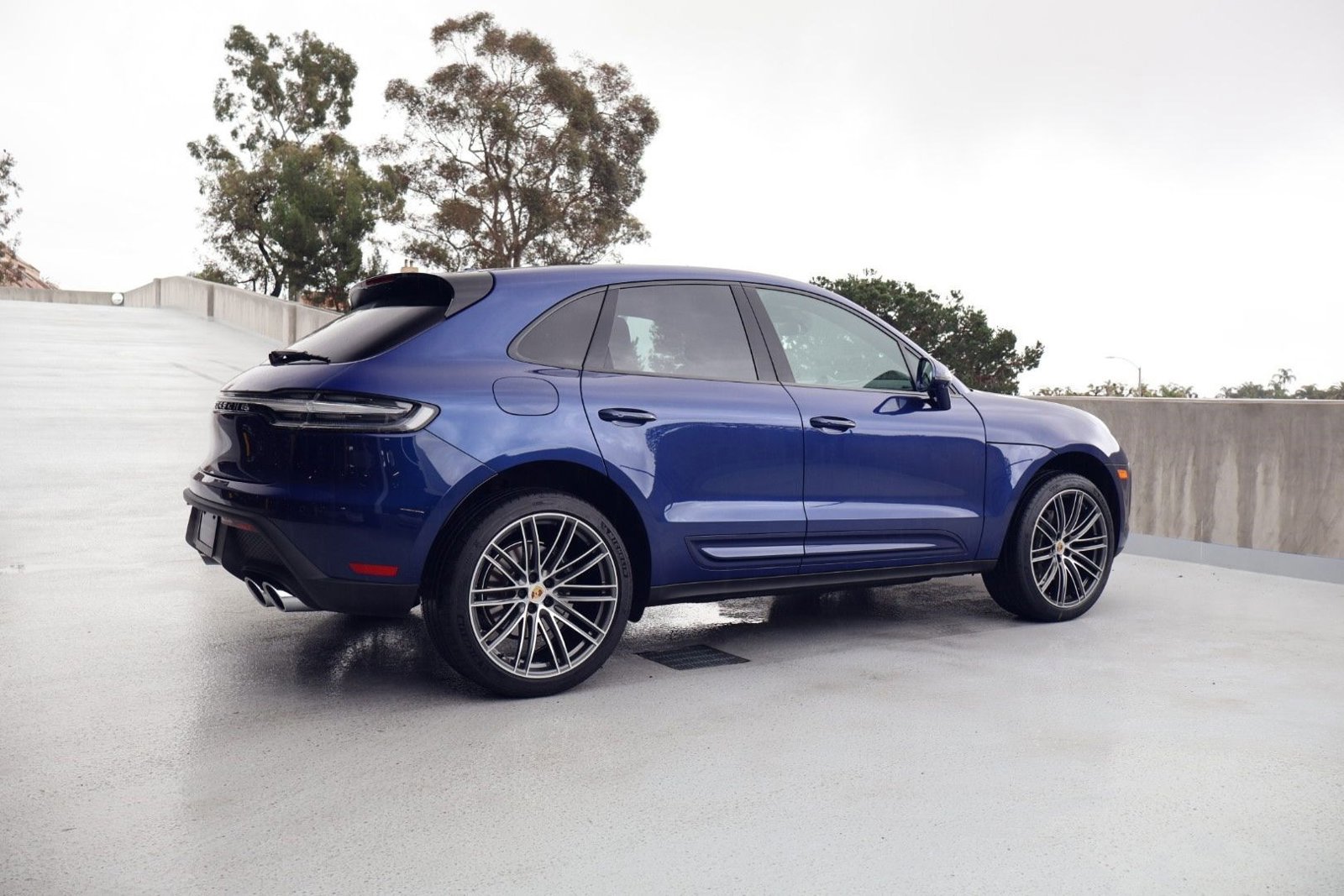 Certified 2025 Porsche Macan image 8