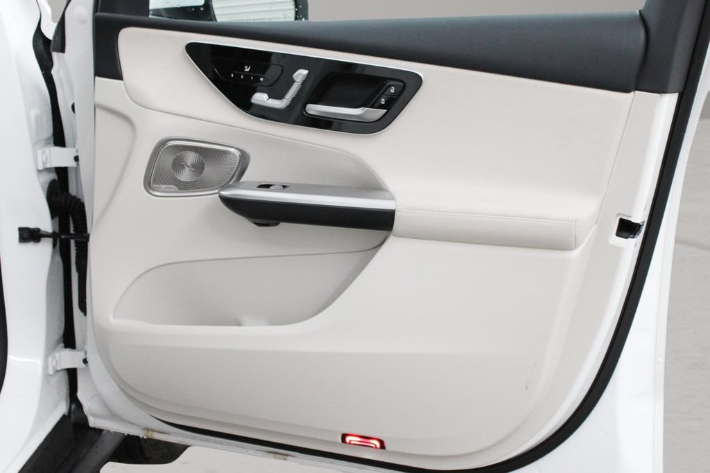 Used 2025 Mercedes-Benz GLC 300 image 23