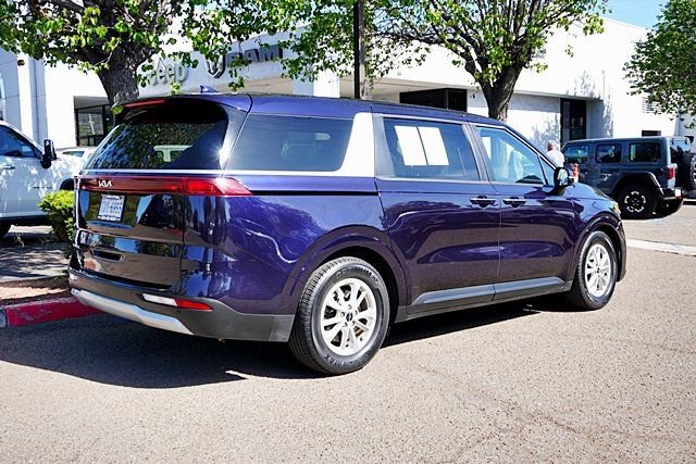 Used 2024 Kia Carnival LX FWD image 8