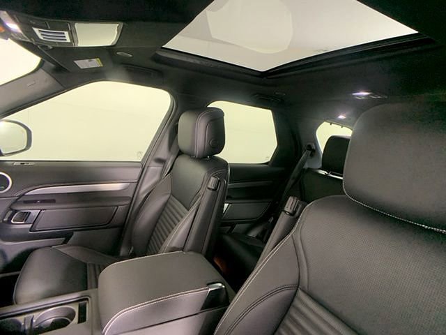 Certified 2025 Land Rover Discovery Dynamic SE image 13