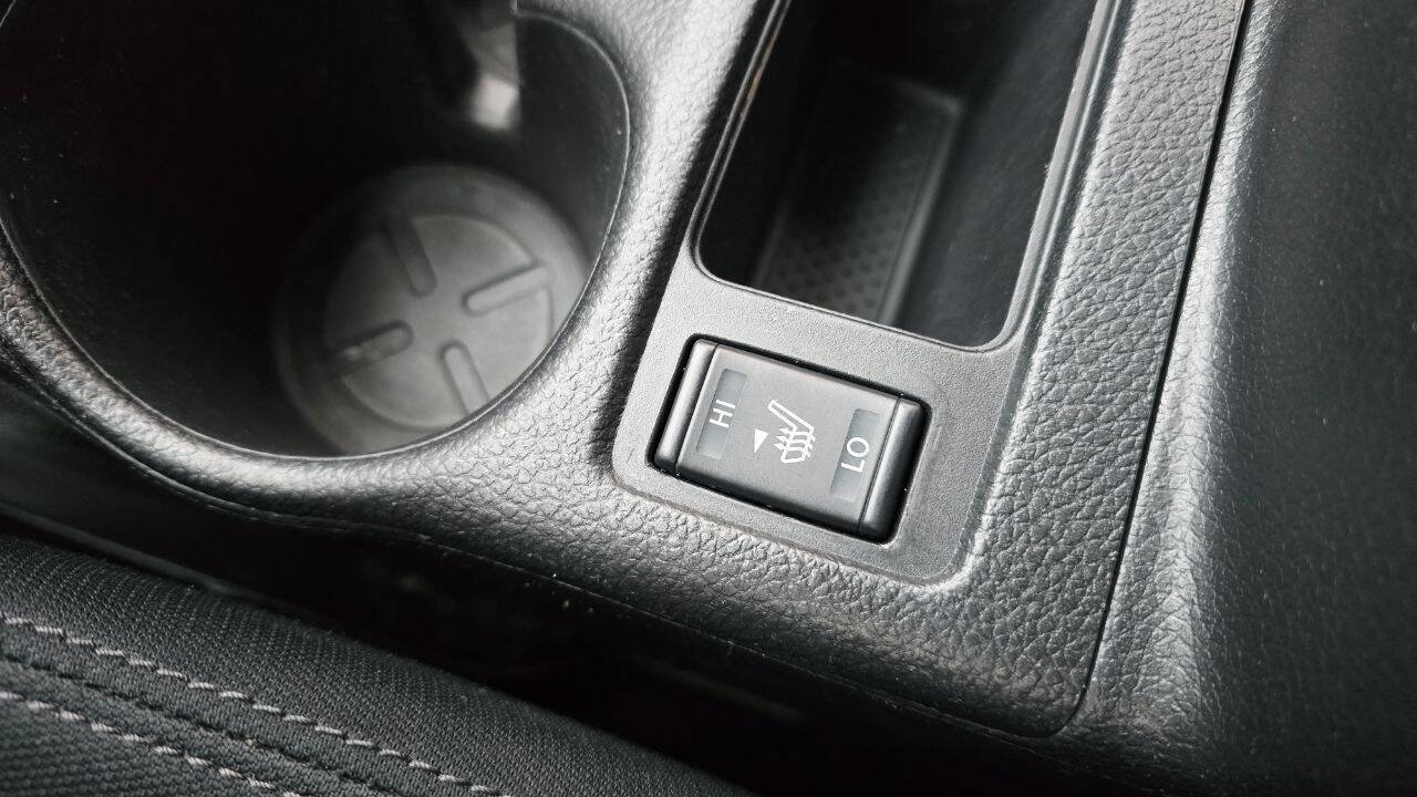 Used 2018 Nissan Rogue SV image 21