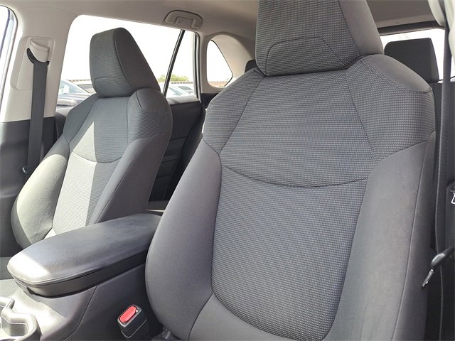 Used 2021 Toyota RAV4 LE image 17