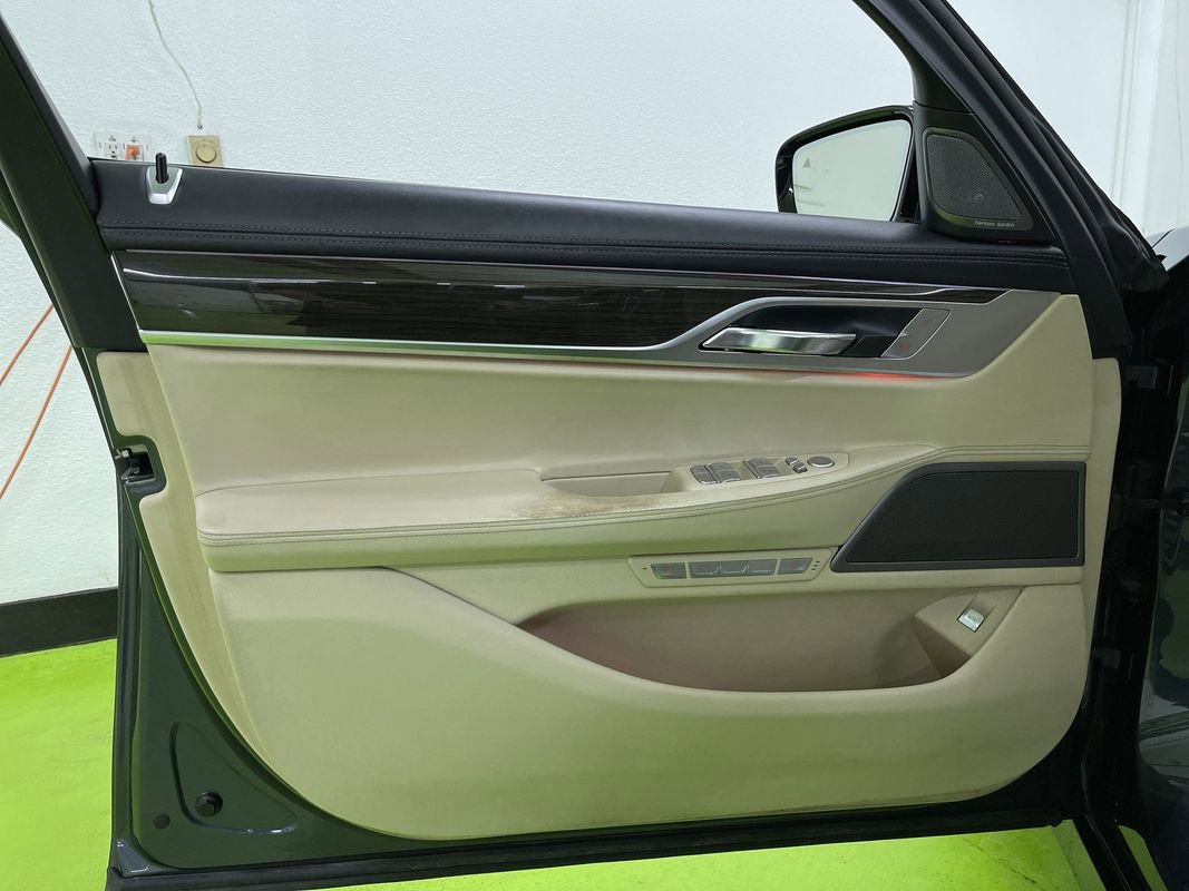 Used 2016 BMW 750i xDrive image 16