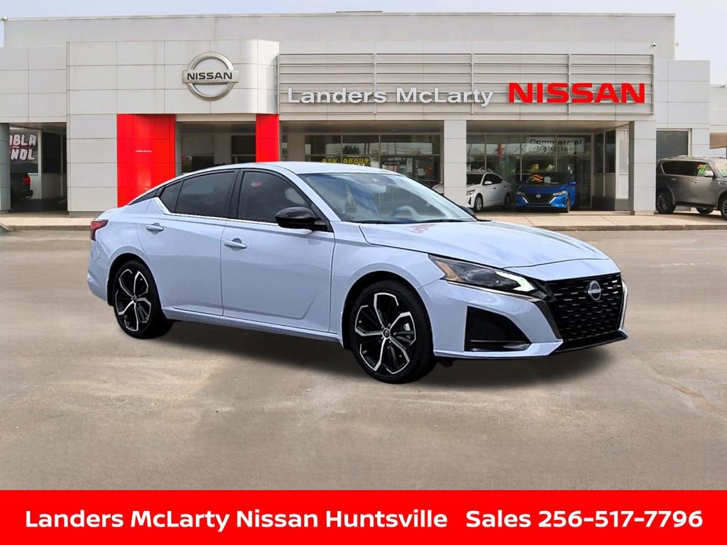 Used 2025 Nissan Altima 2.5 SR image 1