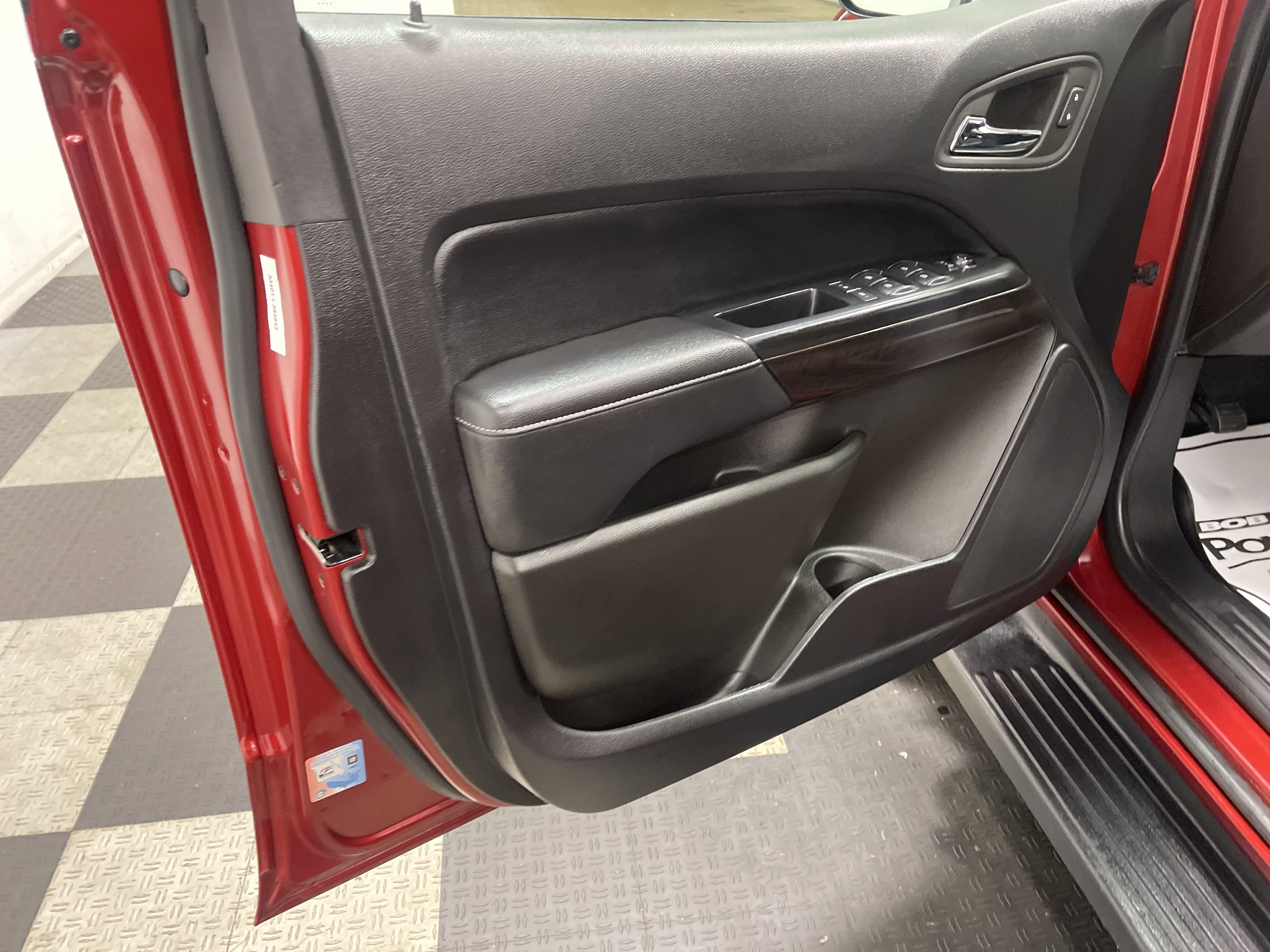 Used 2016 GMC Canyon SLE w/ SLE Convenience Package image 10