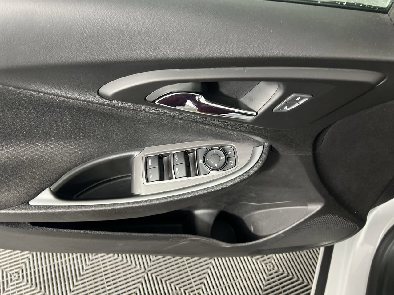 Used 2024 Chevrolet Malibu LT FWD image 9
