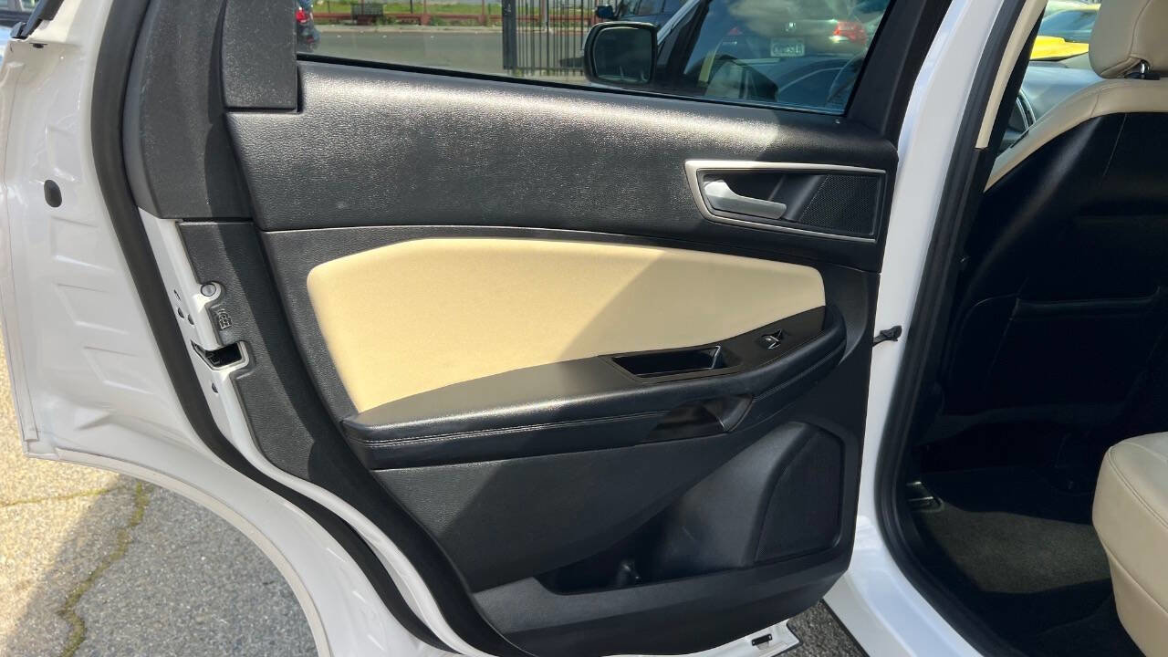 Used 2018 Ford Edge SEL w/ Equipment Group 201A image 28