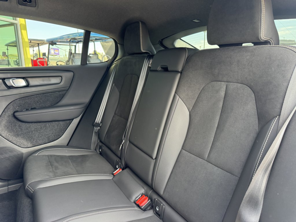 Used 2023 Volvo C40 P8 Recharge Plus w/ Protection Package Premier AWD/4WD image 34
