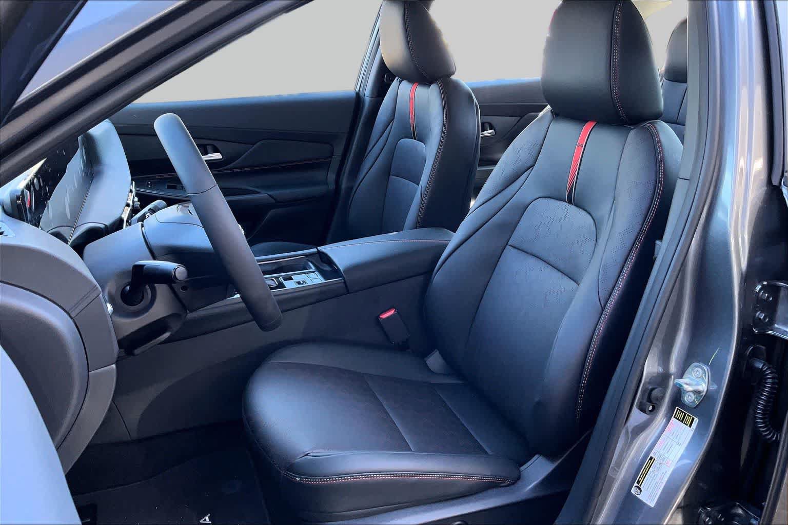 New 2026 Nissan Sentra SR w/ SR Premium Package FWD image 9